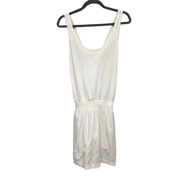 Lululemon white swiftly shorts dress size 4 - Picture 2 of 4